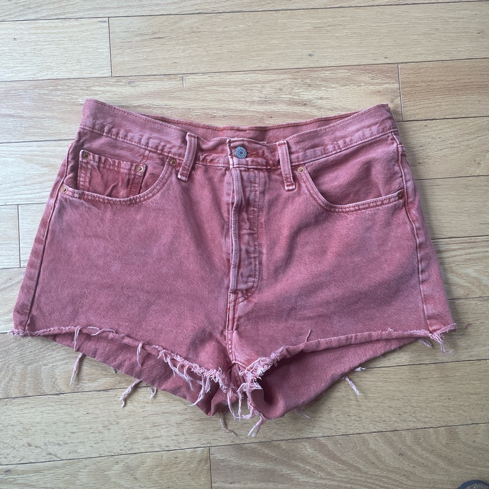 🚨SOLD🚨Levi’s 501 denim shorts size 32
